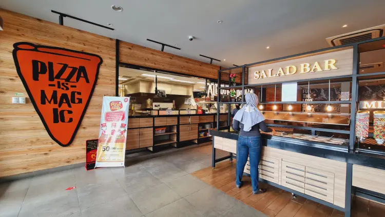 Pizza Hut Restoran 5