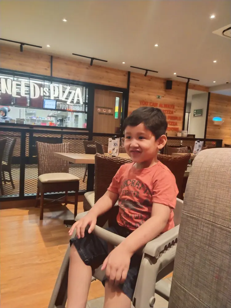 Pizza Hut Restoran 3