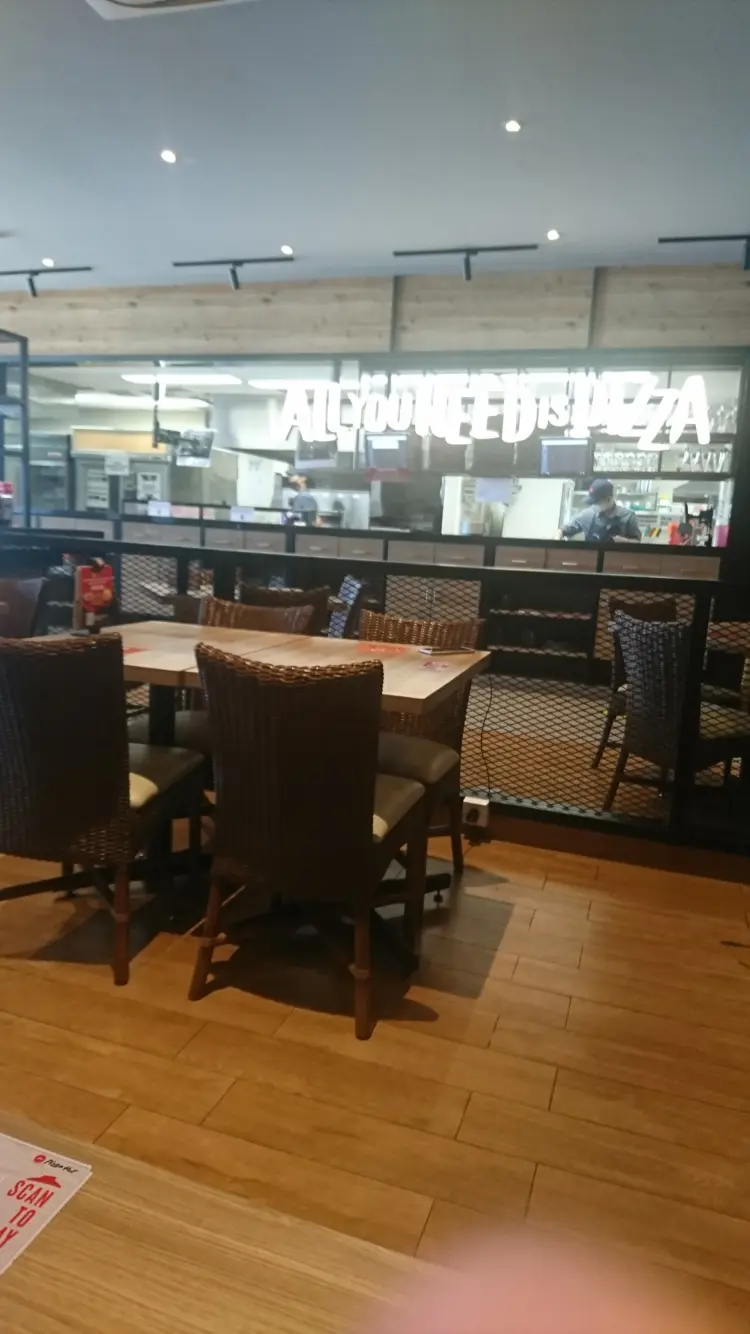 Pizza Hut Restoran 9