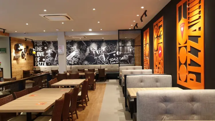 Pizza Hut Restoran 4