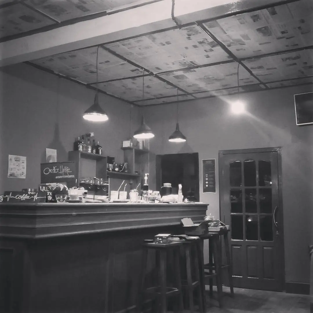 A "God-tier" shop with 4.7 stars on Google, but the coffee is lukewarm? 4