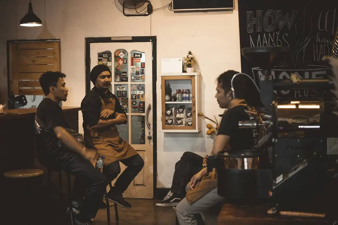 A "God-tier" shop with 4.7 stars on Google, but the coffee is lukewarm? 2