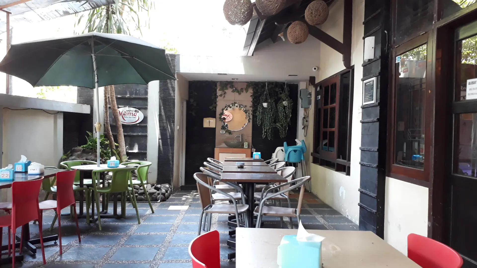 Don't be fooled by the teddy bears! This Semarang restaurant's Indonesian food is Mantap. 5