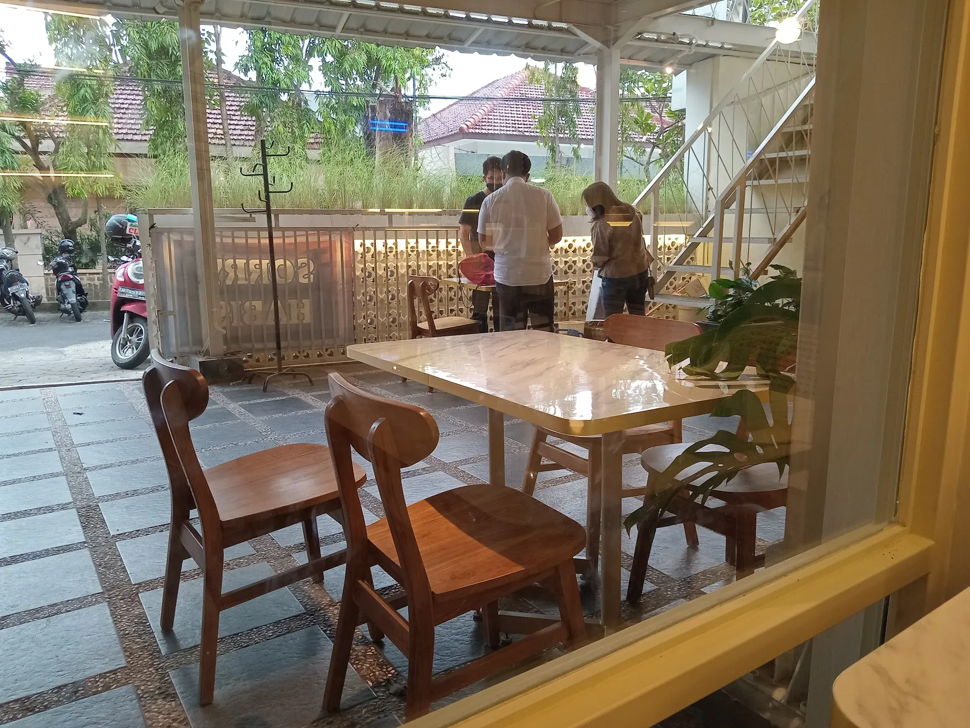 Don't be fooled by the teddy bears! This Semarang restaurant's Indonesian food is Mantap. 4