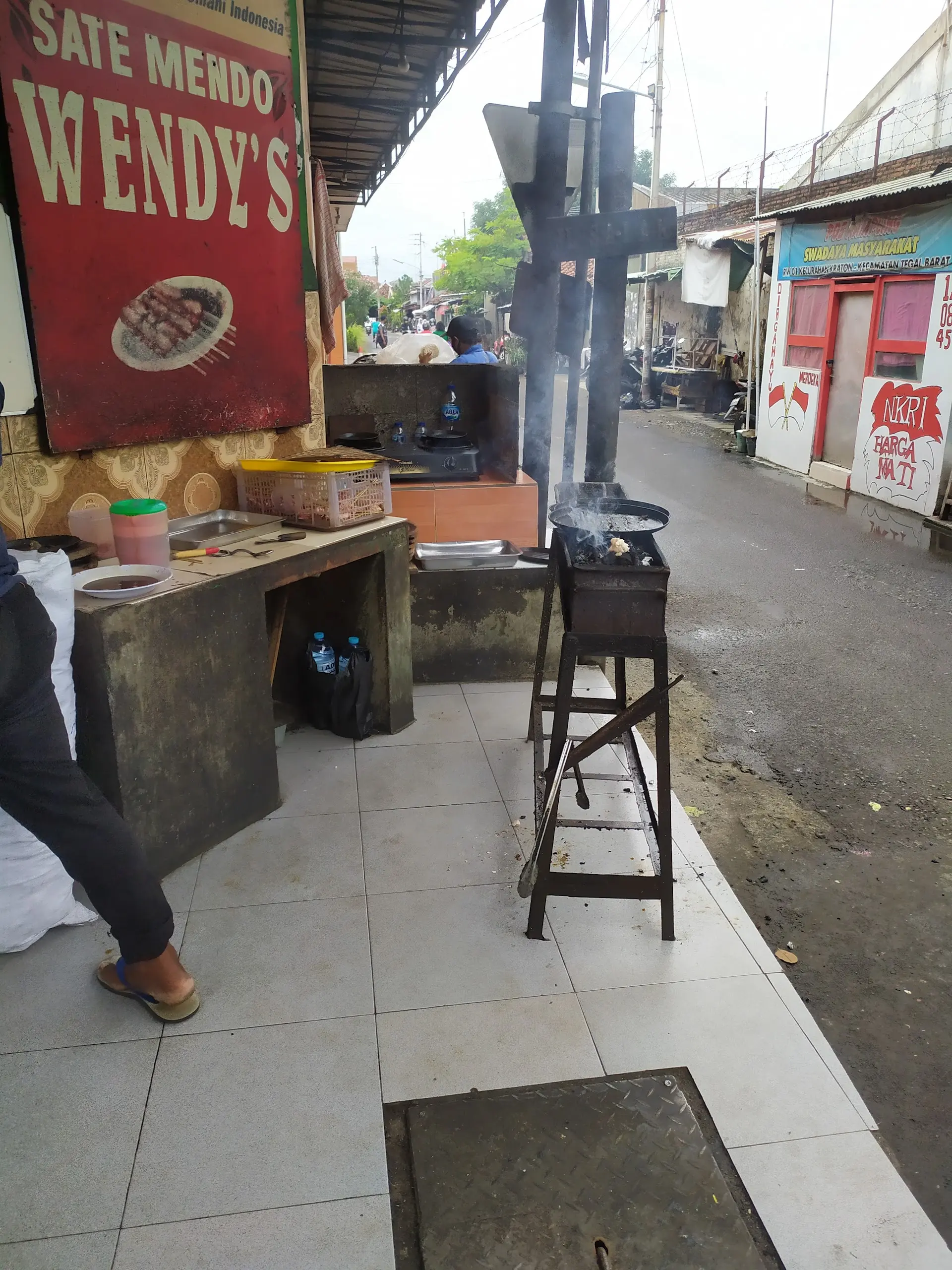 Who says celebrity hotspots are always delicious? I'm putting Tegal's legendary satay to the test 2