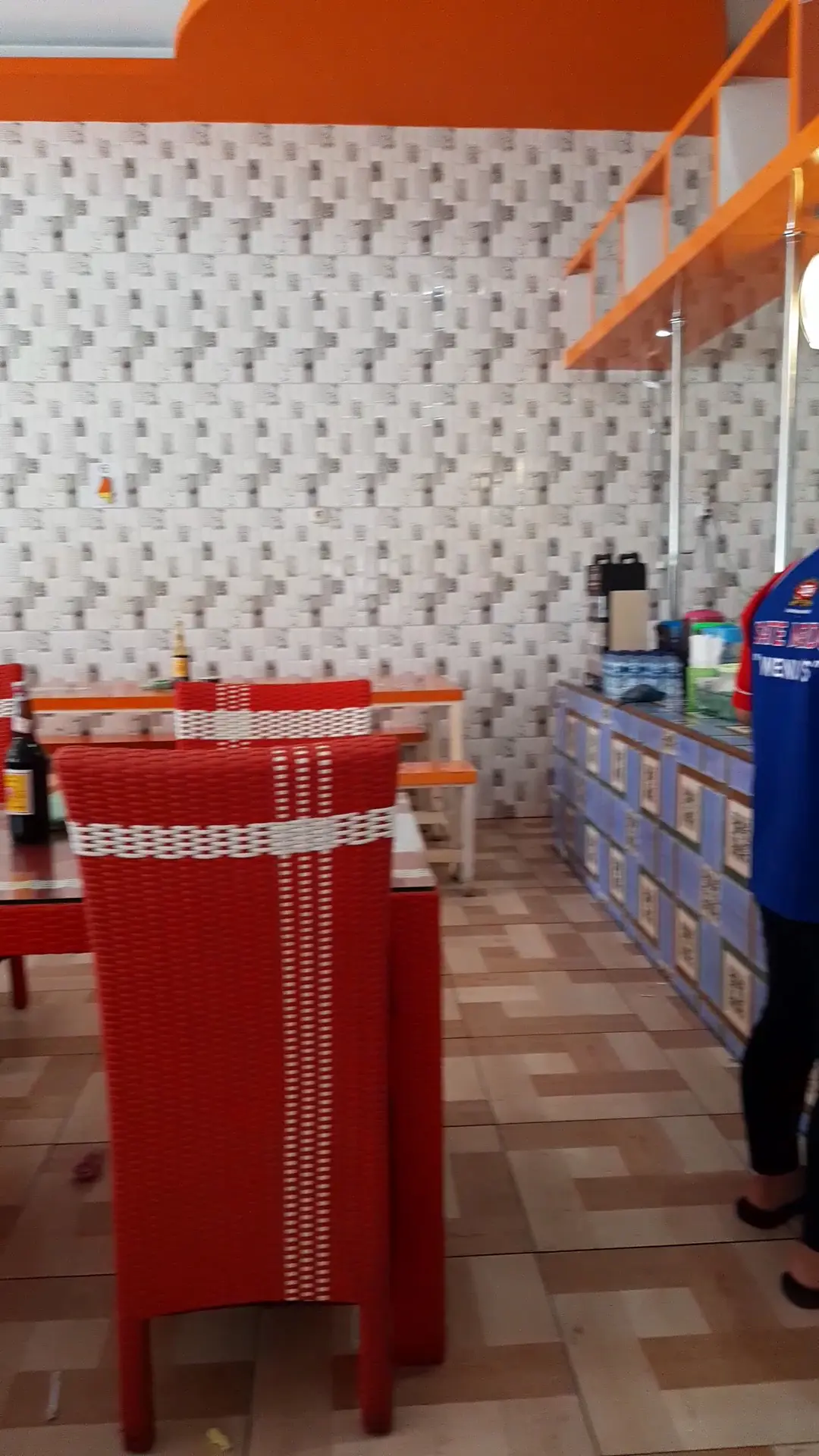 Who says celebrity hotspots are always delicious? I'm putting Tegal's legendary satay to the test 3