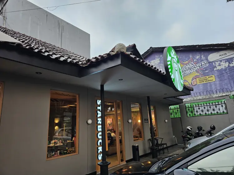 Starbucks Cilandak Ragunan 1
