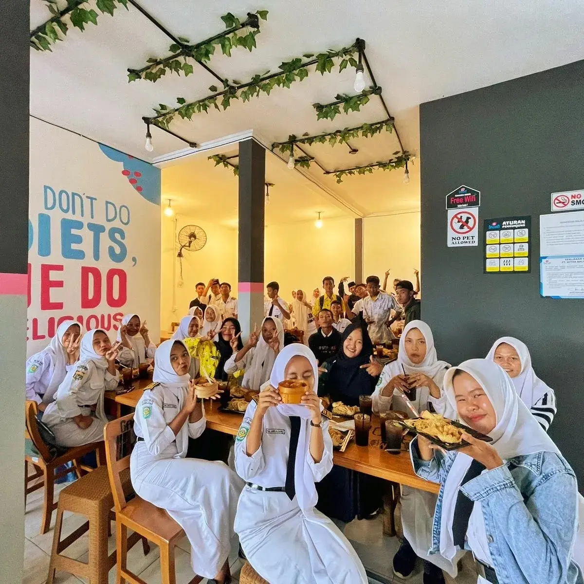 Google评分4.7?这家Mie Gacoan分店怕不是在开玩笑吧? 3