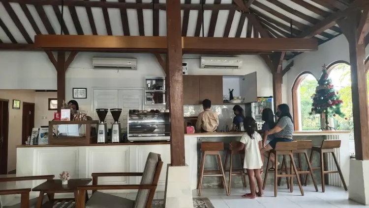 TKD Coffee & Eatery 8