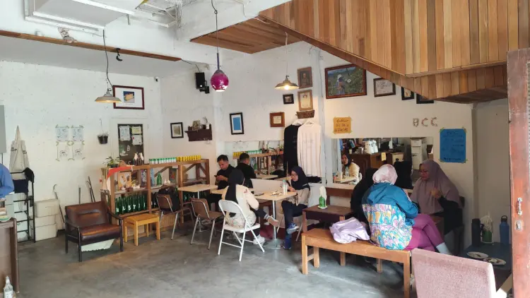 Busy Cheese Cafe 3