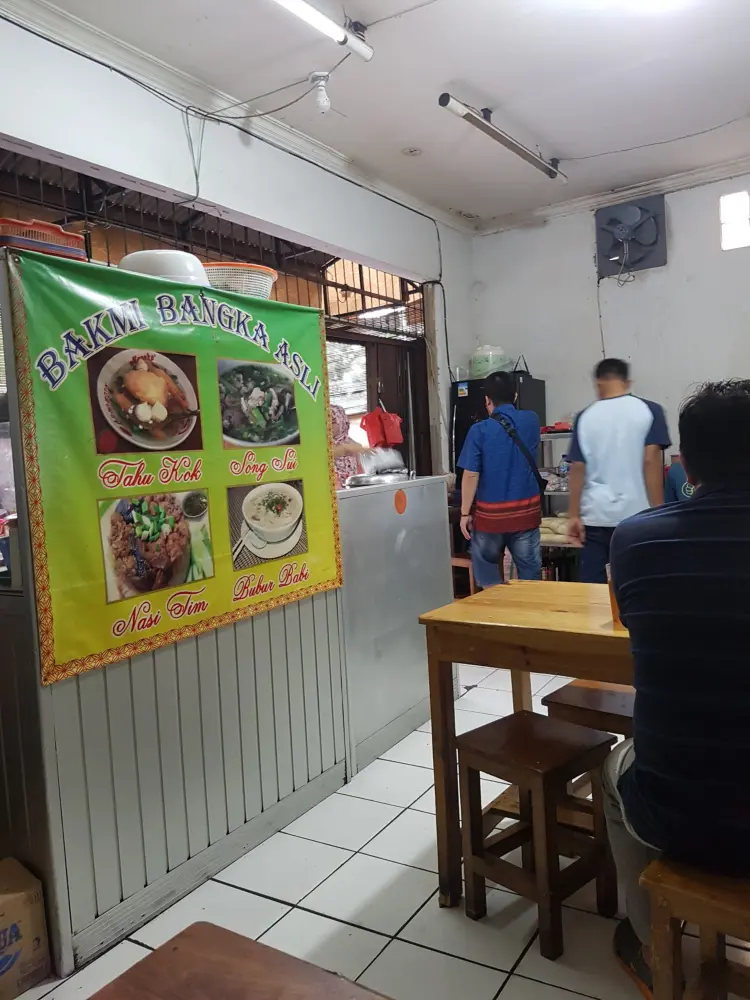 My makeup melted after a 30-minute wait… Is this hidden Jakarta Bakmi spot really worth the hype?