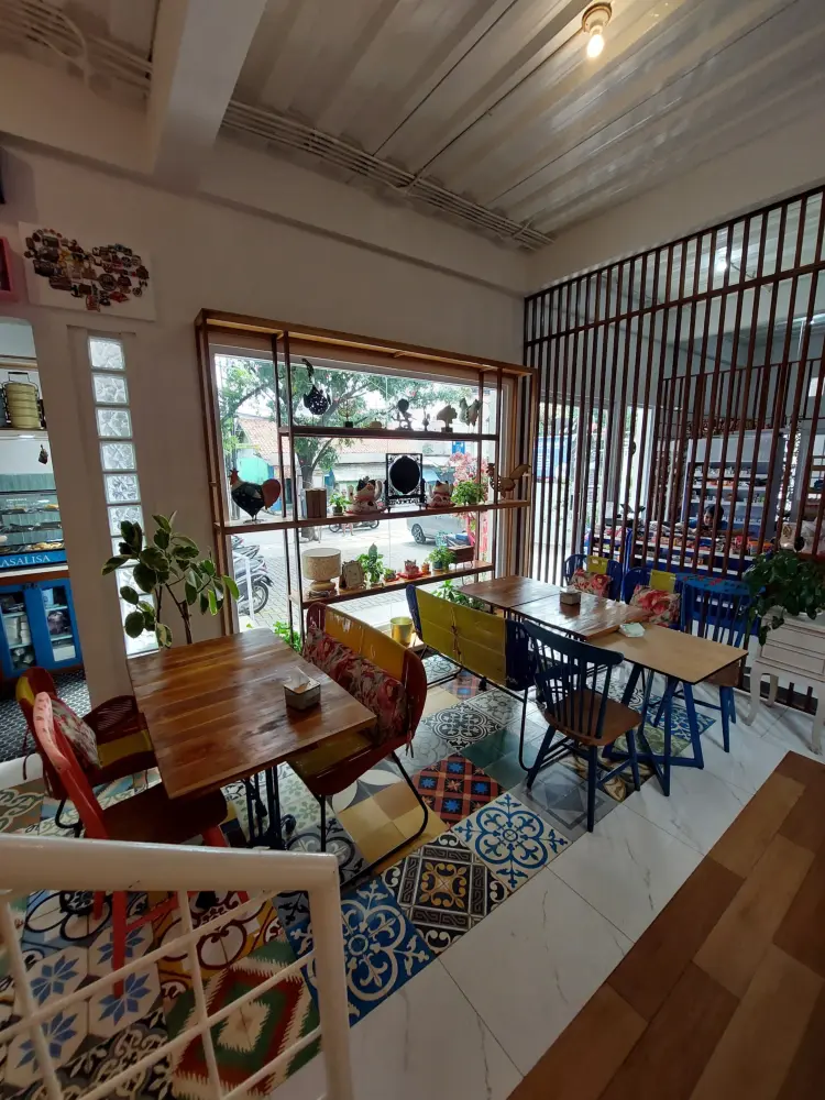 RASALISA Cafe & Resto 2