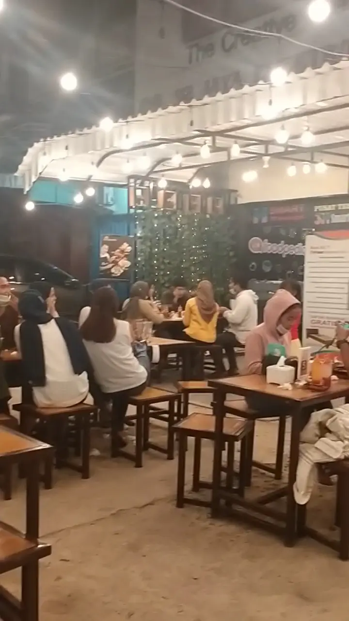 Siapa bilang tempat makan Lokal legendaris nggak bisa zonk? Sate di Palembang ini, Anjay, bikin cinta tapi benci 4