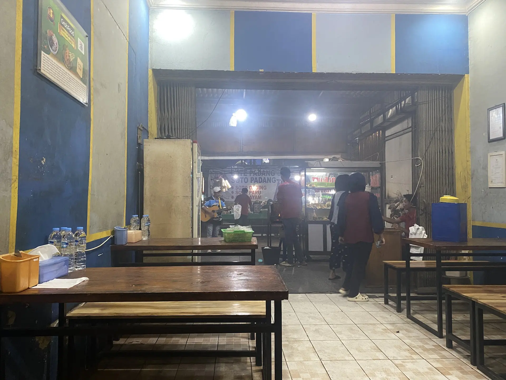 Siapa bilang tempat makan Lokal legendaris nggak bisa zonk? Sate di Palembang ini, Anjay, bikin cinta tapi benci 1
