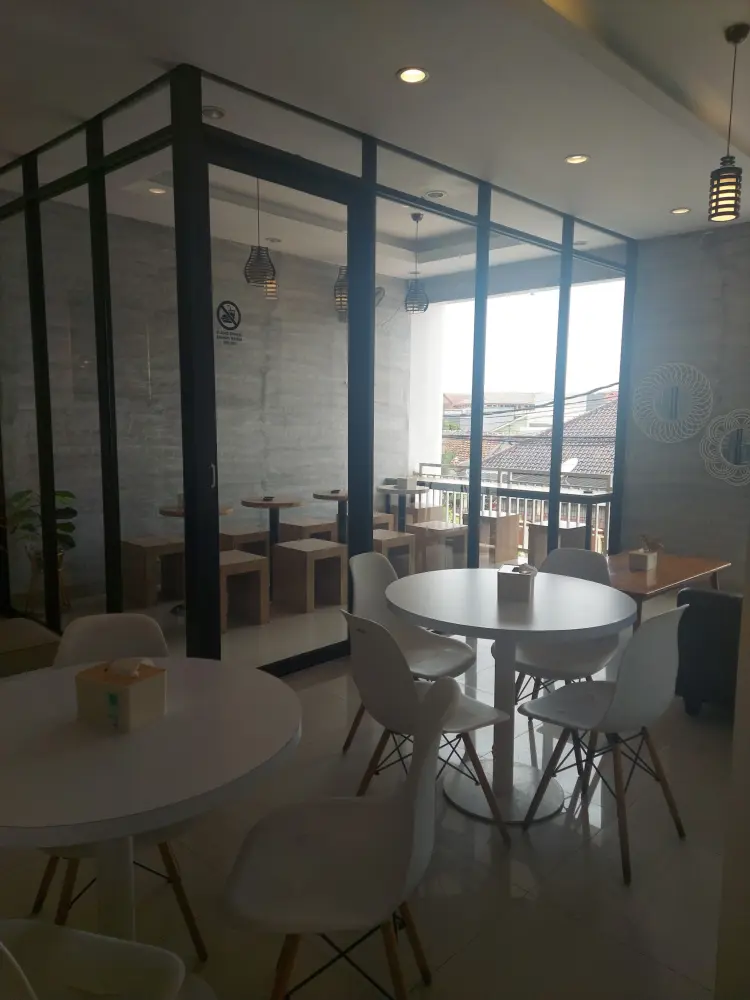 Kamaie Coffee & Eatery, Depok 2