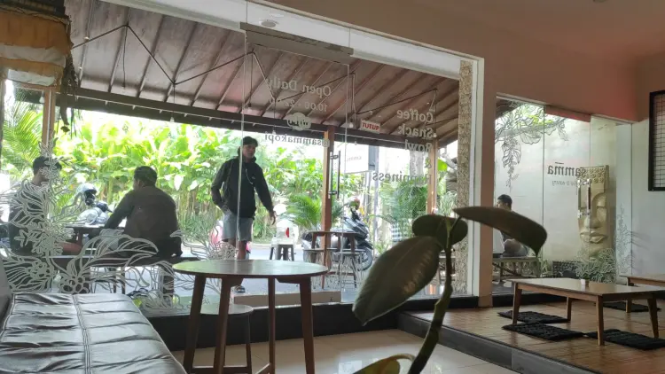 Samma Coffee & Eatery 8