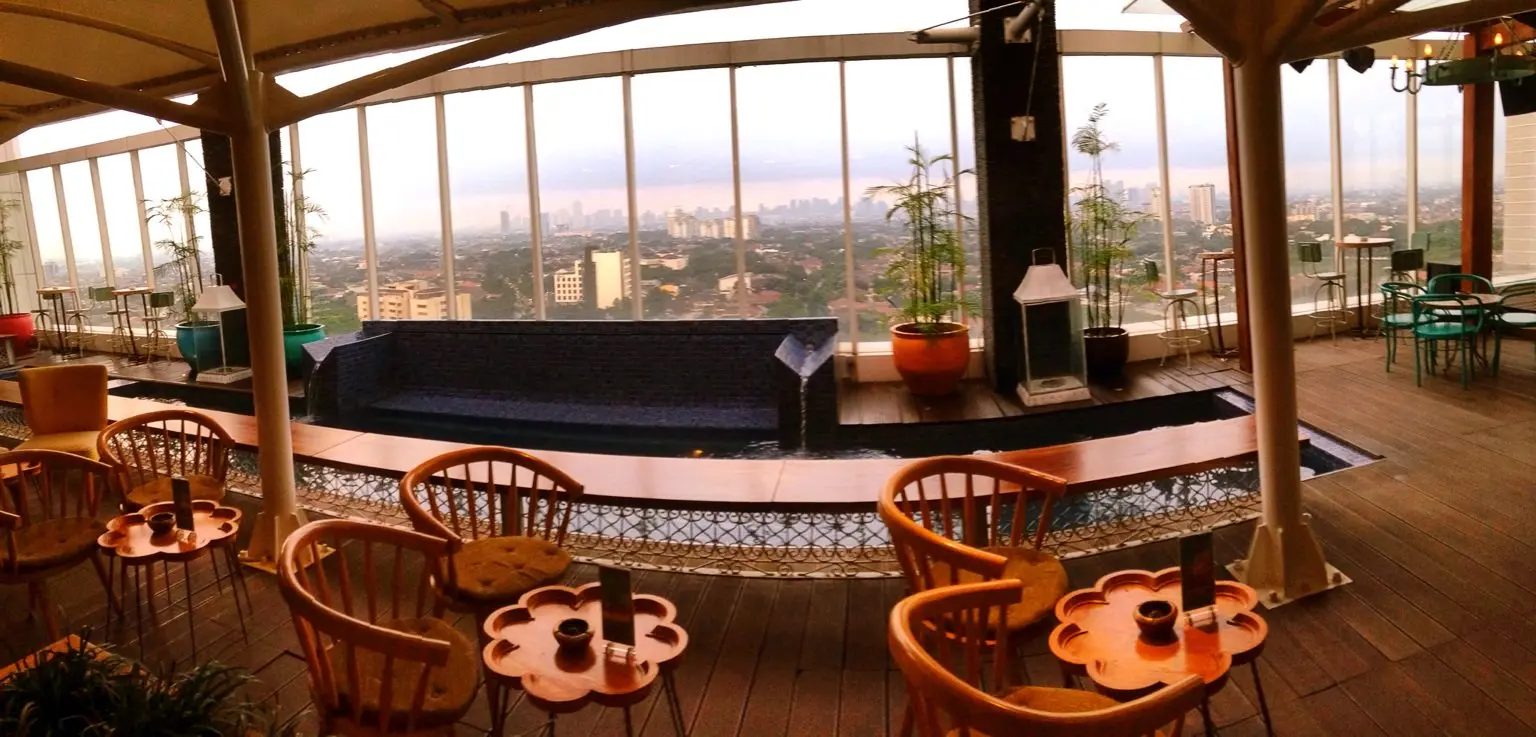 Spot night view Jakarta paling Mantap, tapi kok main course-nya kebanting sama dessert? Anjay, rooftop ini gue… 1