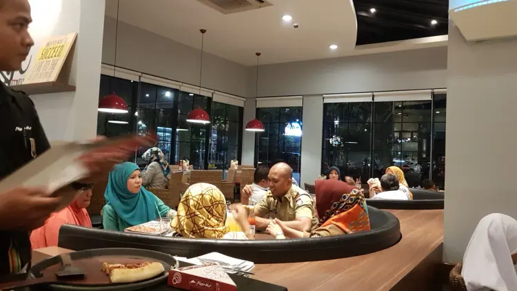 Pizza Hut Restaurant 9