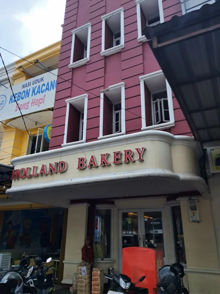 Holland Bakery - Kota Harapan Indah 1