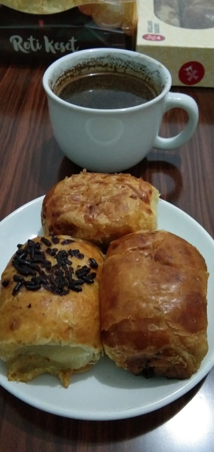 Holland Bakery - Kota Harapan Indah 4