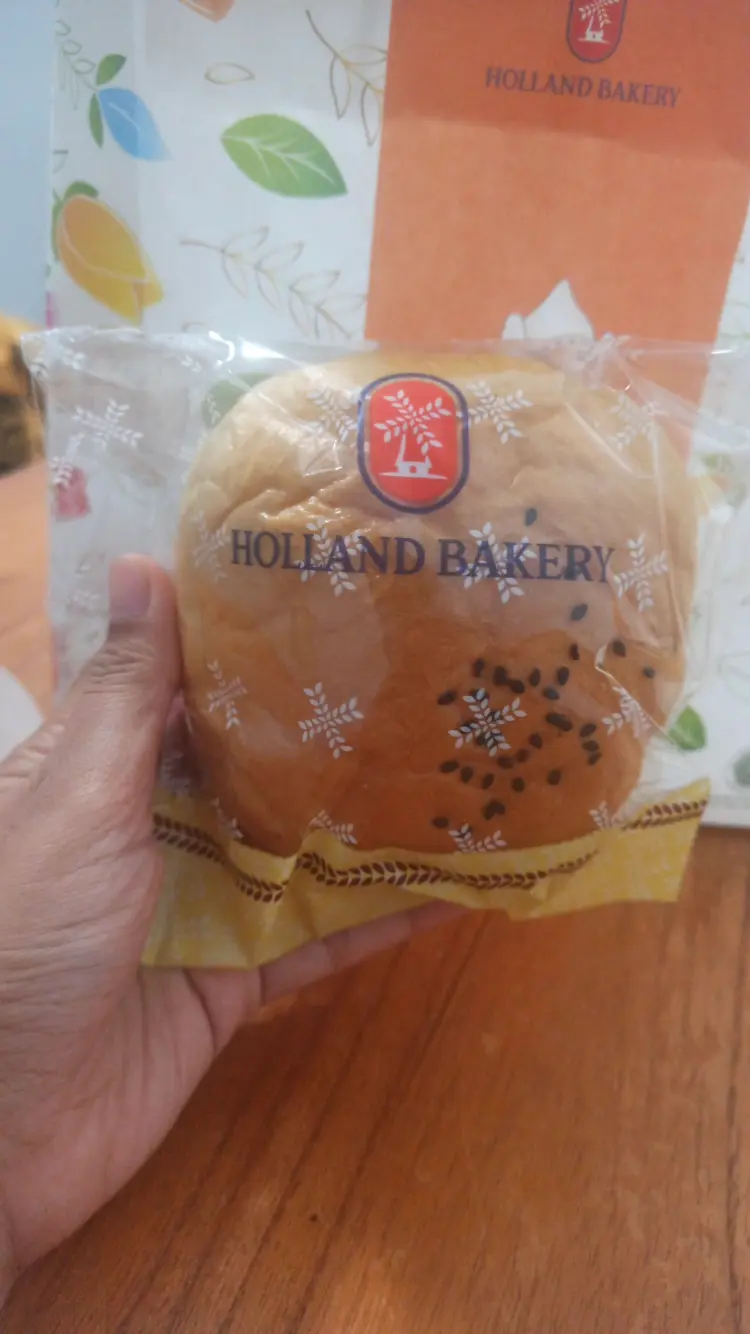 Holland Bakery - Kota Harapan Indah 10