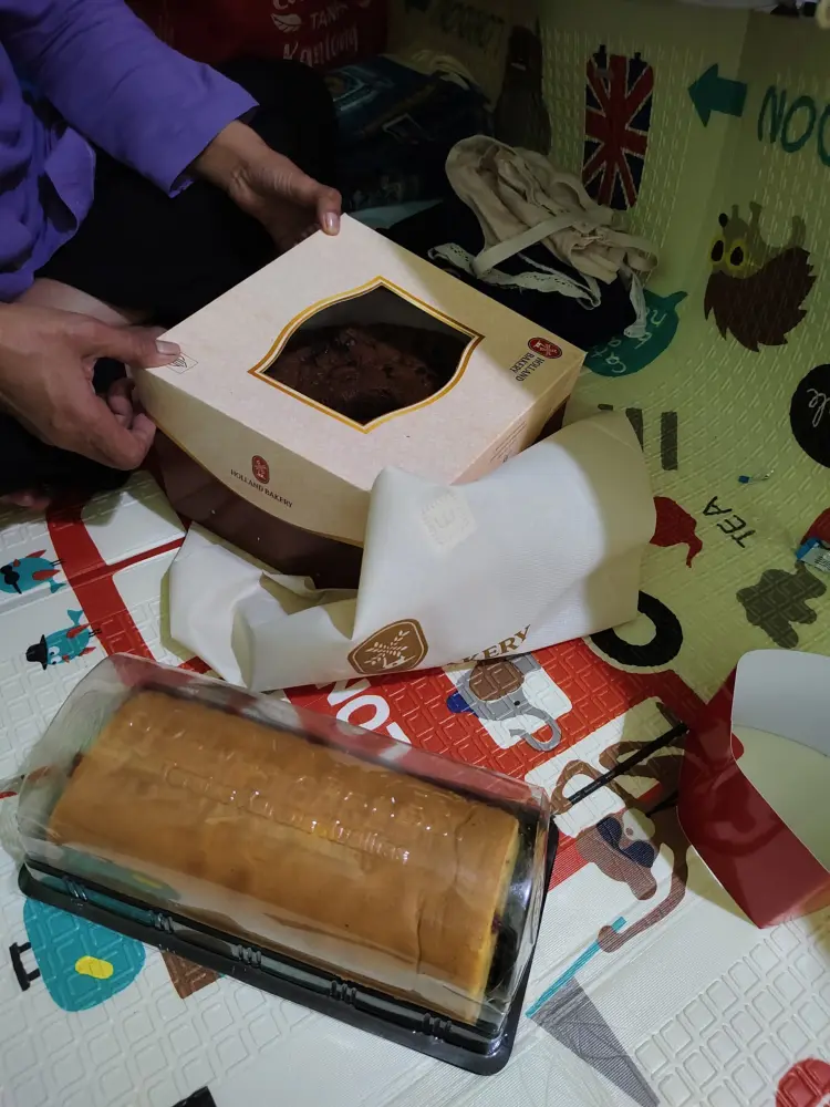 Holland Bakery - Kota Harapan Indah 5