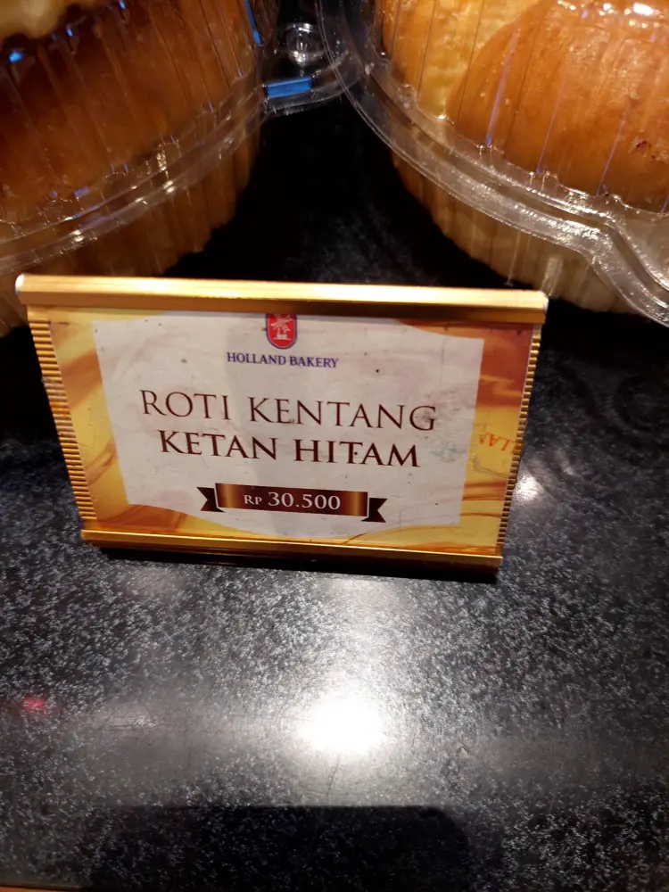 Holland Bakery - Kota Harapan Indah 7