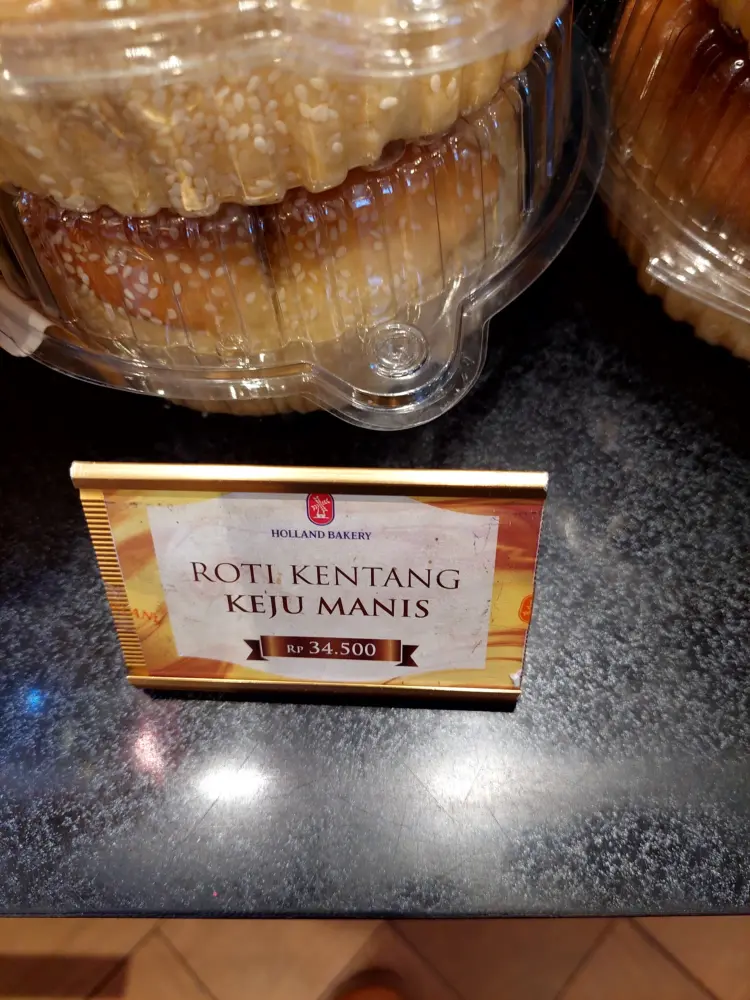 Holland Bakery - Kota Harapan Indah 6
