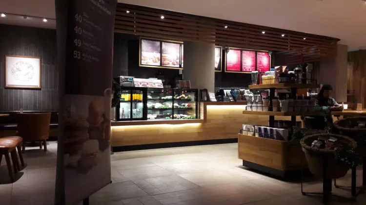 Starbucks Plaza Cirendeu 7