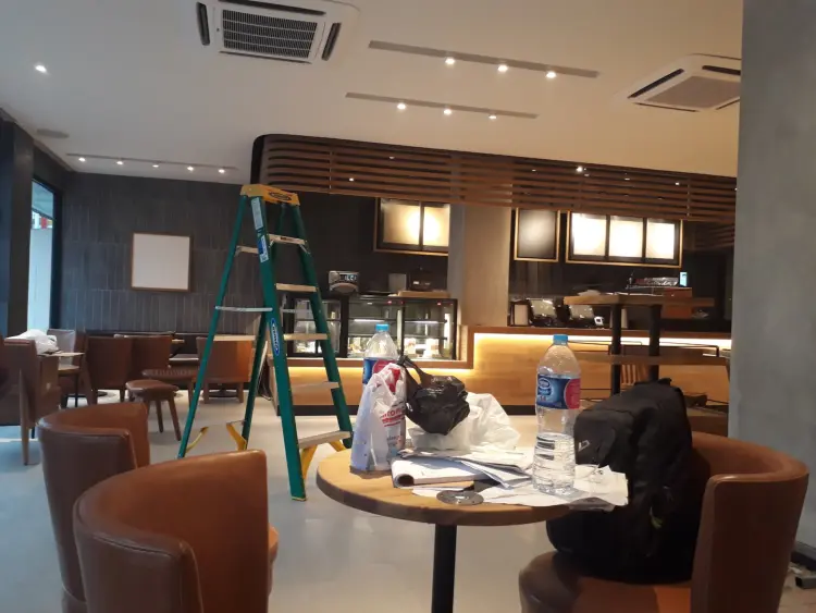 Starbucks Plaza Cirendeu 9