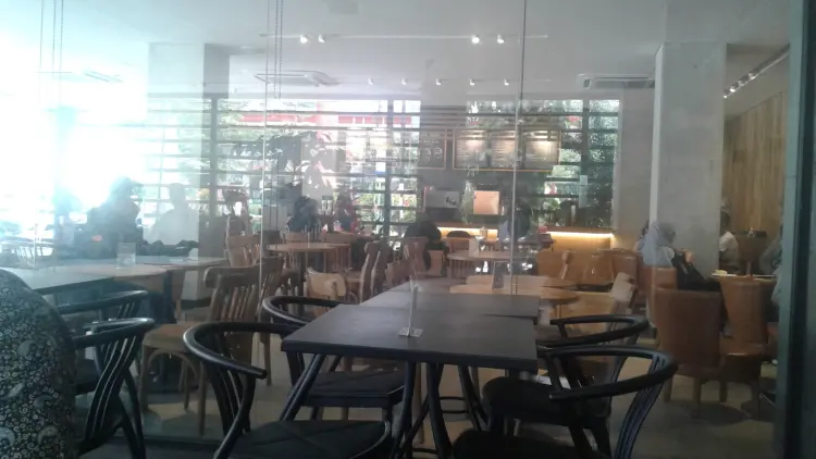 Starbucks Plaza Cirendeu 10