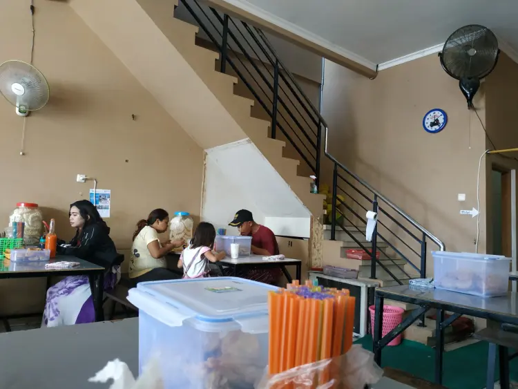 Es Kelapa Muda Pak Ambon 9