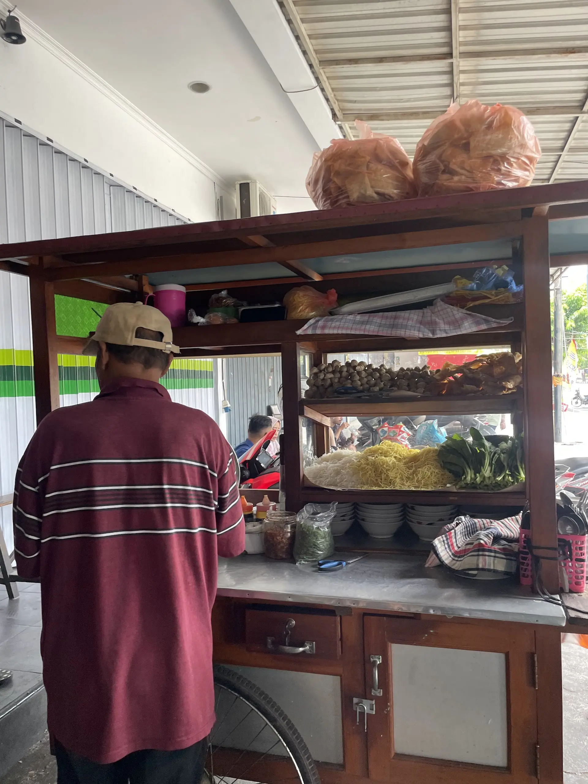 Who says Semarang is meltingly hot? This 5k Rupiah iced coconut just saved my life 1