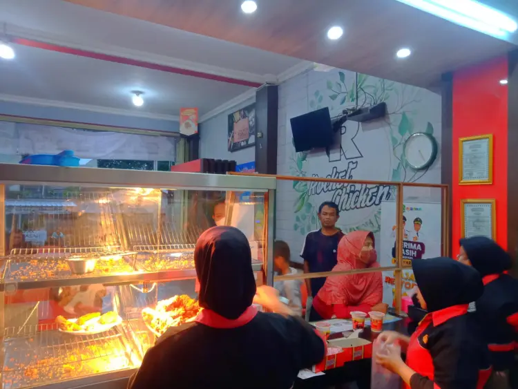 ROCKET CHICKEN MAJA 8