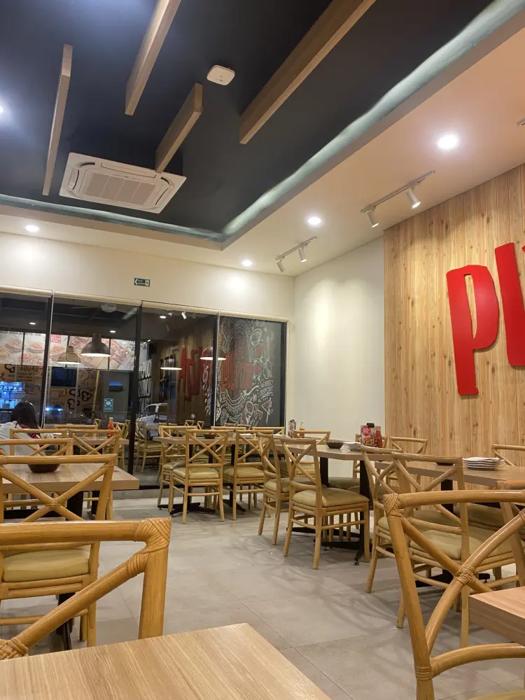 Pizza Hut Restoran 3
