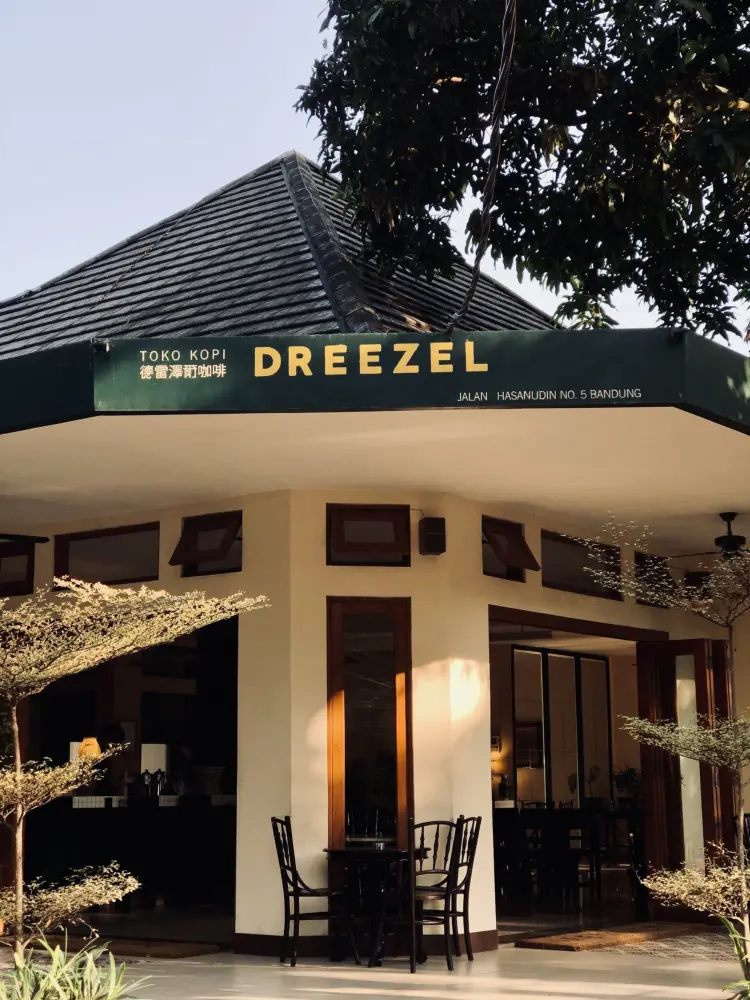 Dreezel Coffee Hasanudin 1