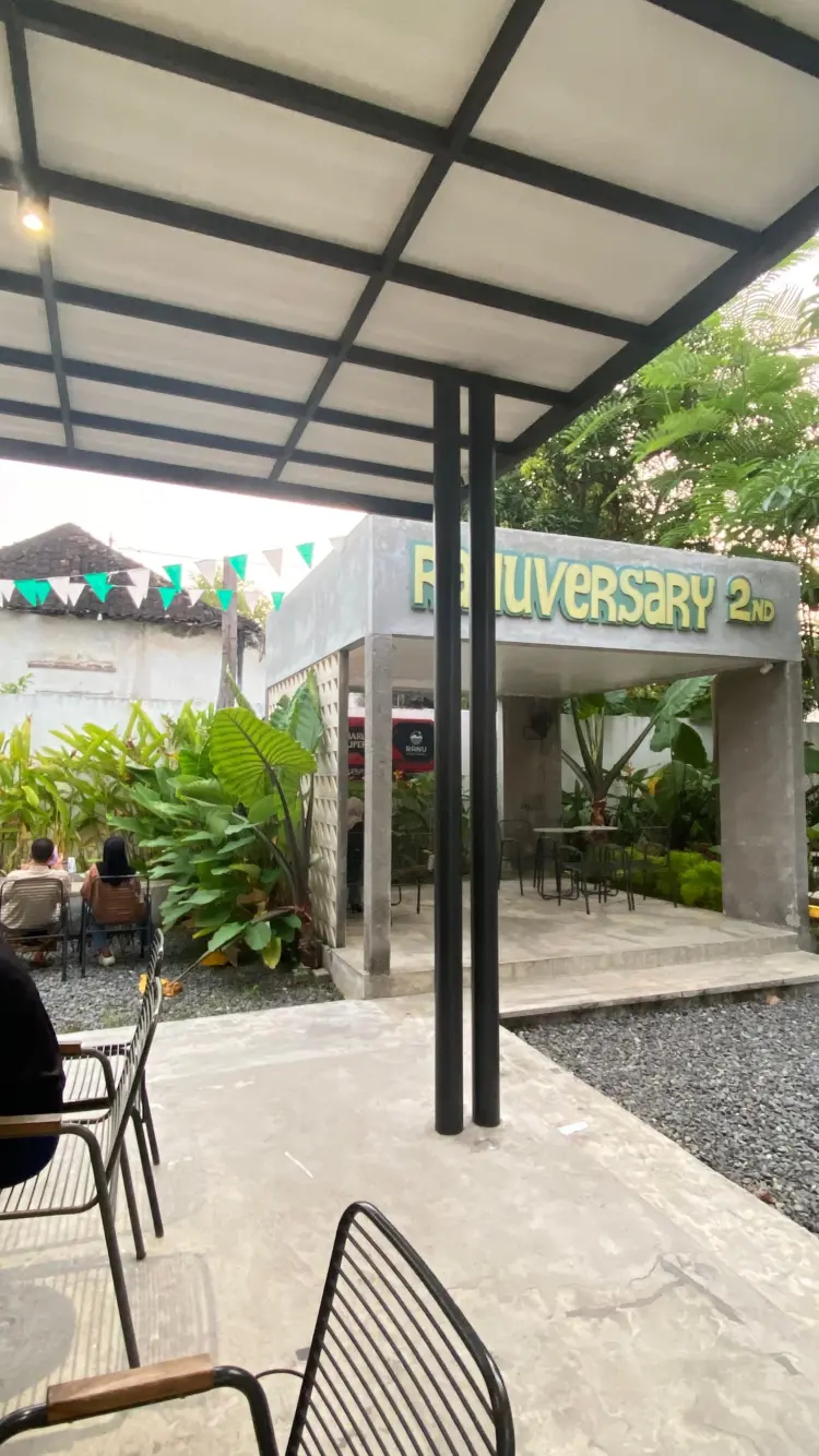 Ranu Coffee & Eatery 8