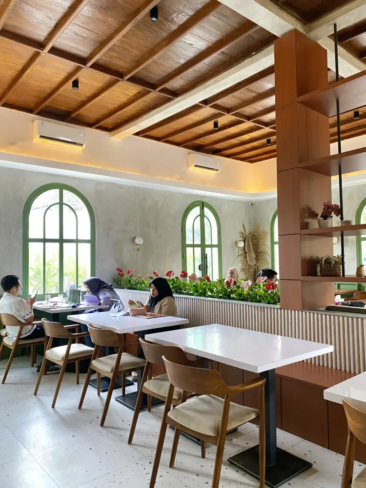 Ranu Coffee & Eatery 3