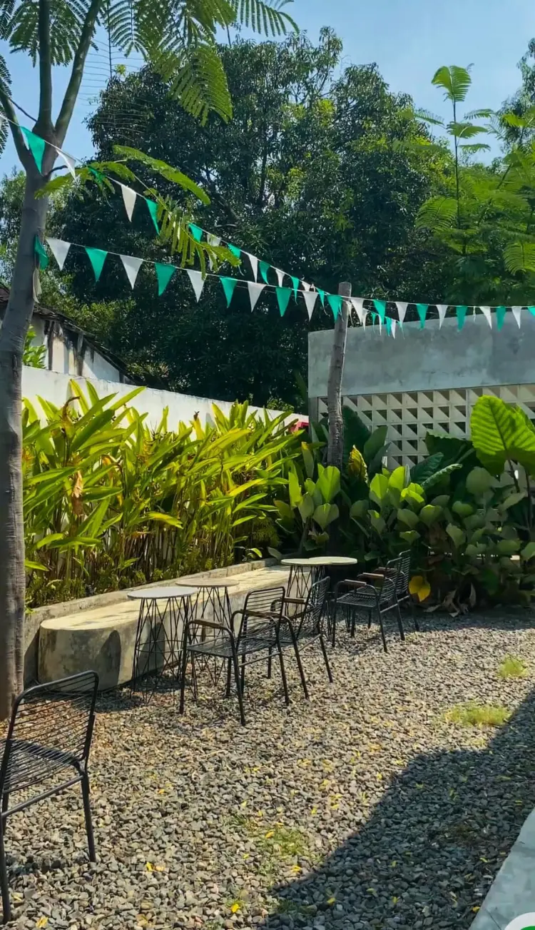 Ranu Coffee & Eatery 4