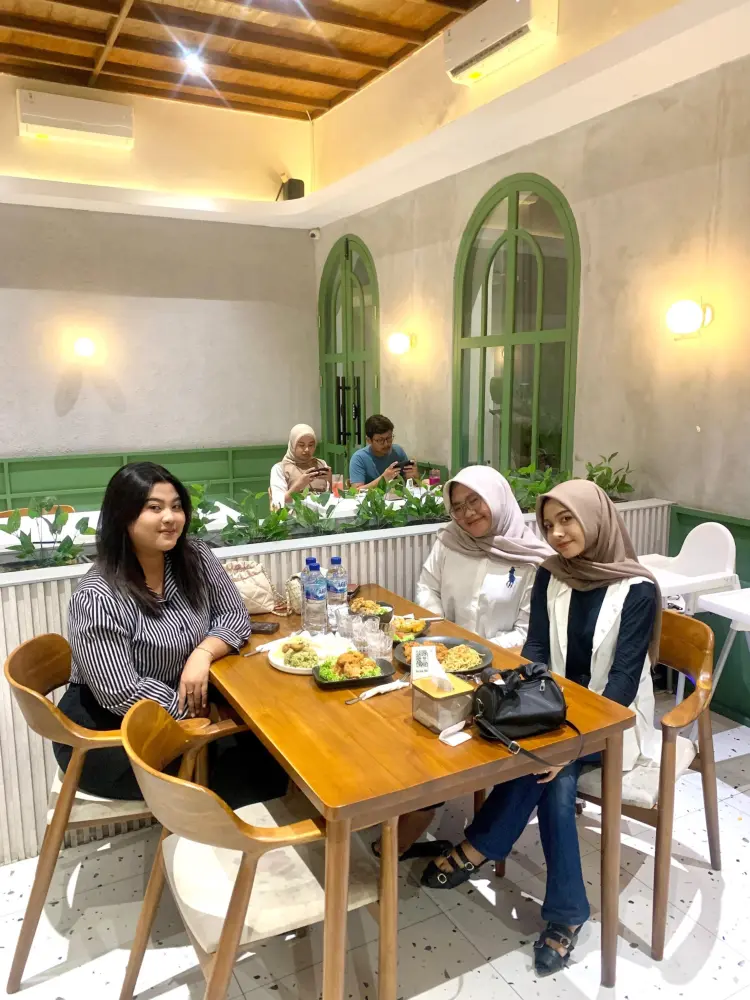 Ranu Coffee & Eatery 7