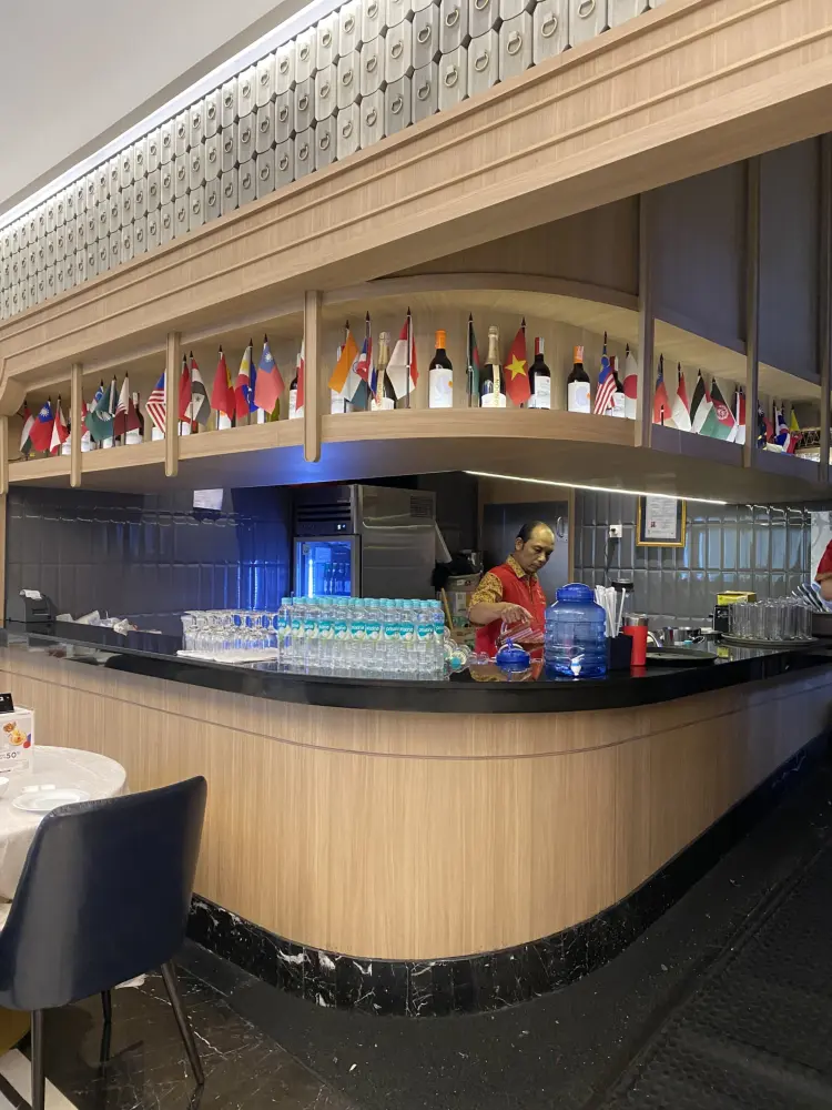 Lee Palace Chinese Restaurant 3