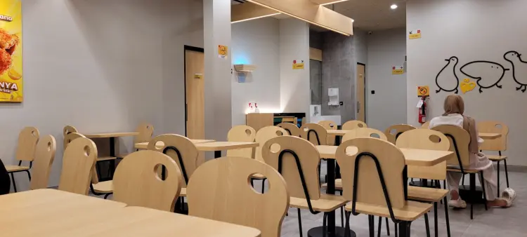 Richeese Factory Ambarukmo 10