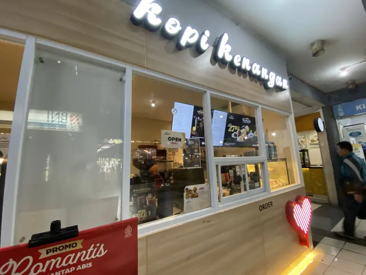 Kopi Kenangan - Terminal Bus Purabaya Sidoarjo Jawa Timur 1