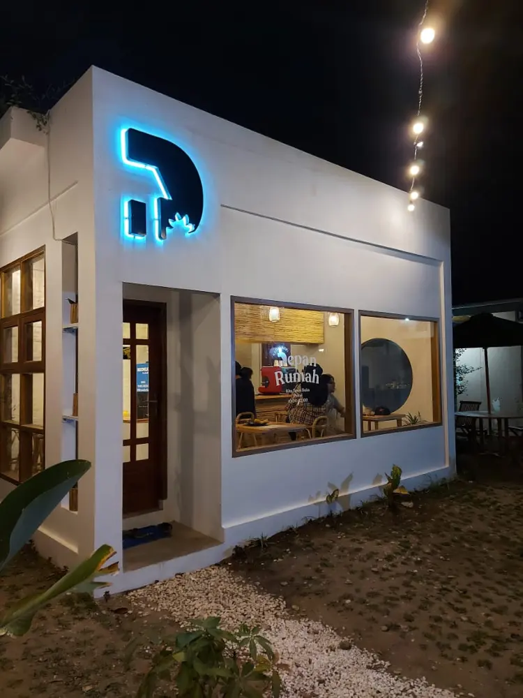 Kedai kopi depan rumah 1