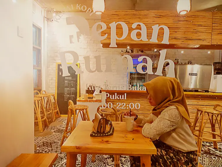 Kedai kopi depan rumah 10