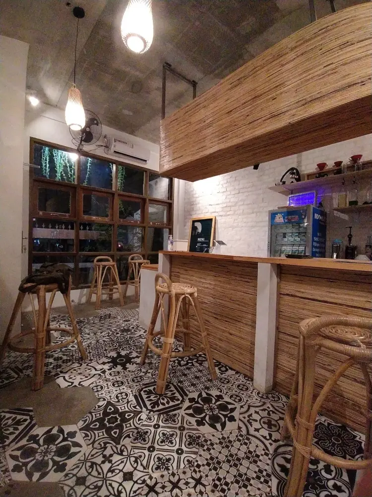 Kedai kopi depan rumah 6