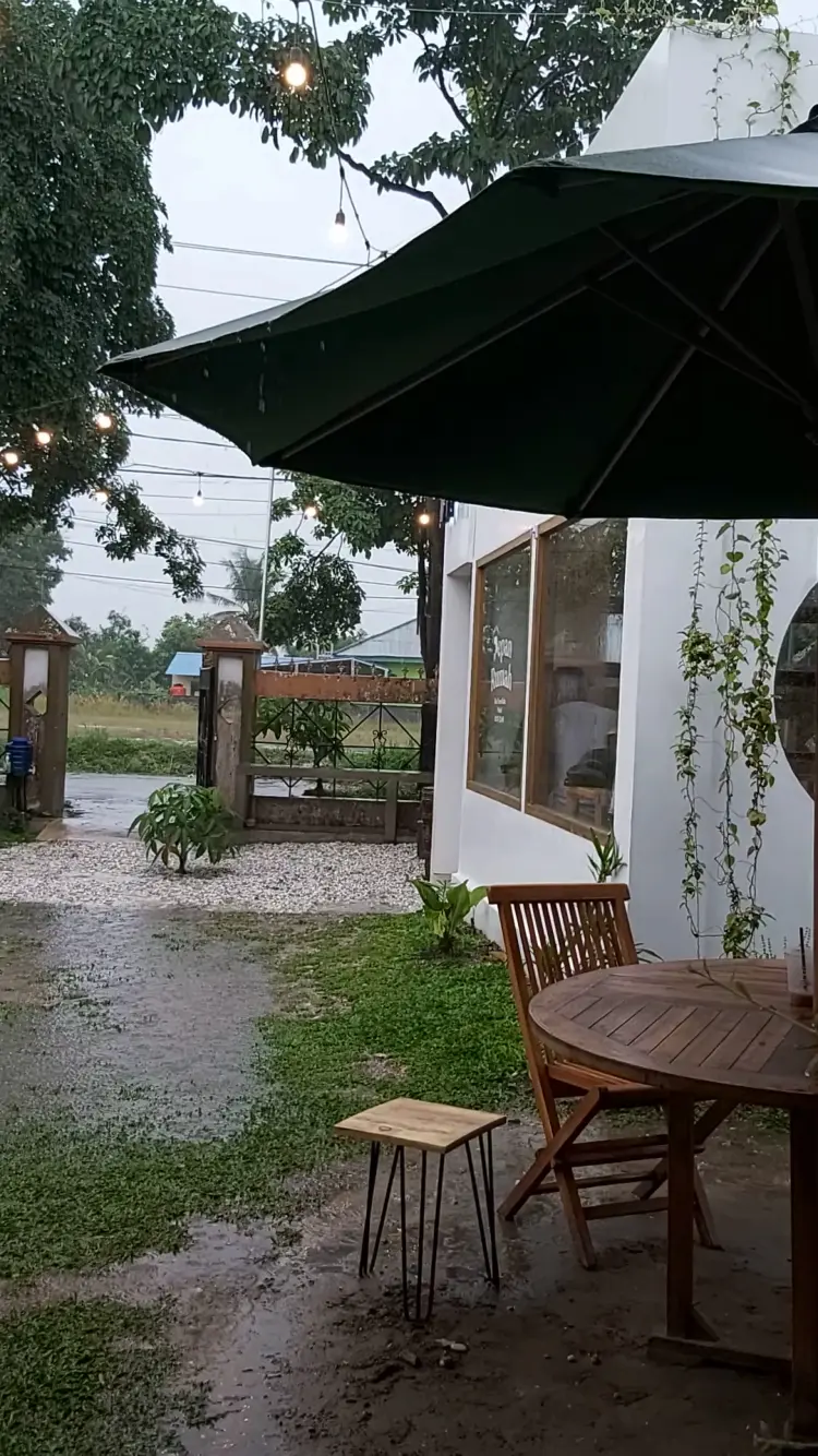 Kedai kopi depan rumah 9