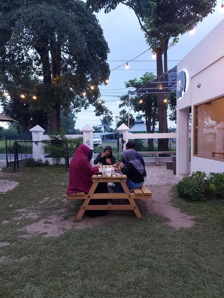 Kedai kopi depan rumah 2