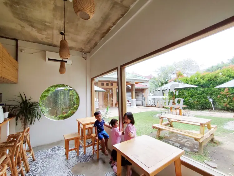 Kedai kopi depan rumah 7