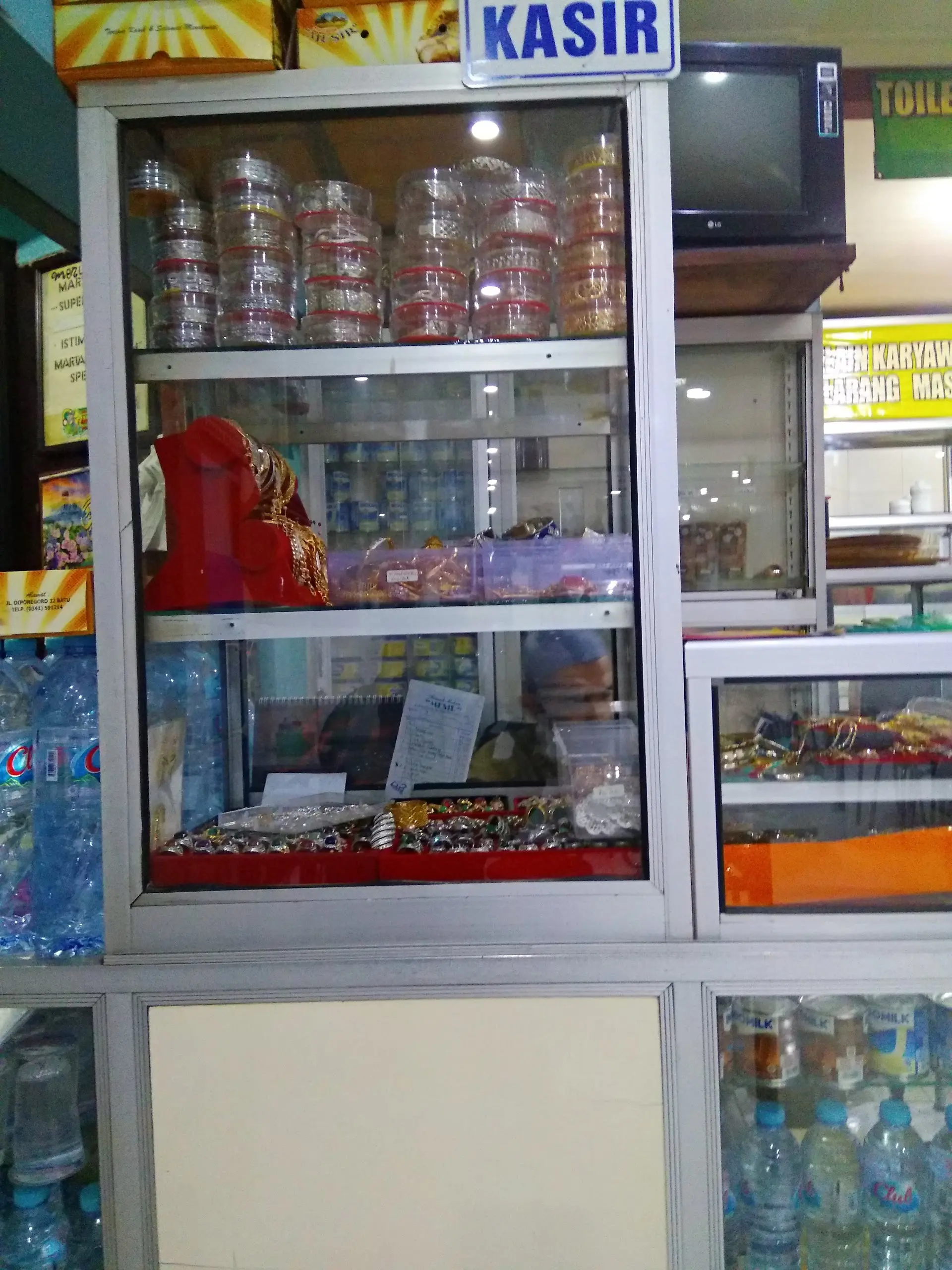 Calling all lamb lovers! This legendary old spot in Batu will have you in tears. 6